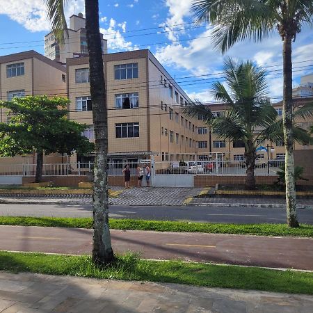 Kitnet Frente Pro Mar Em Vila Caicara, Portaria 24 Hs E Wifi برايا جراندي المظهر الخارجي الصورة